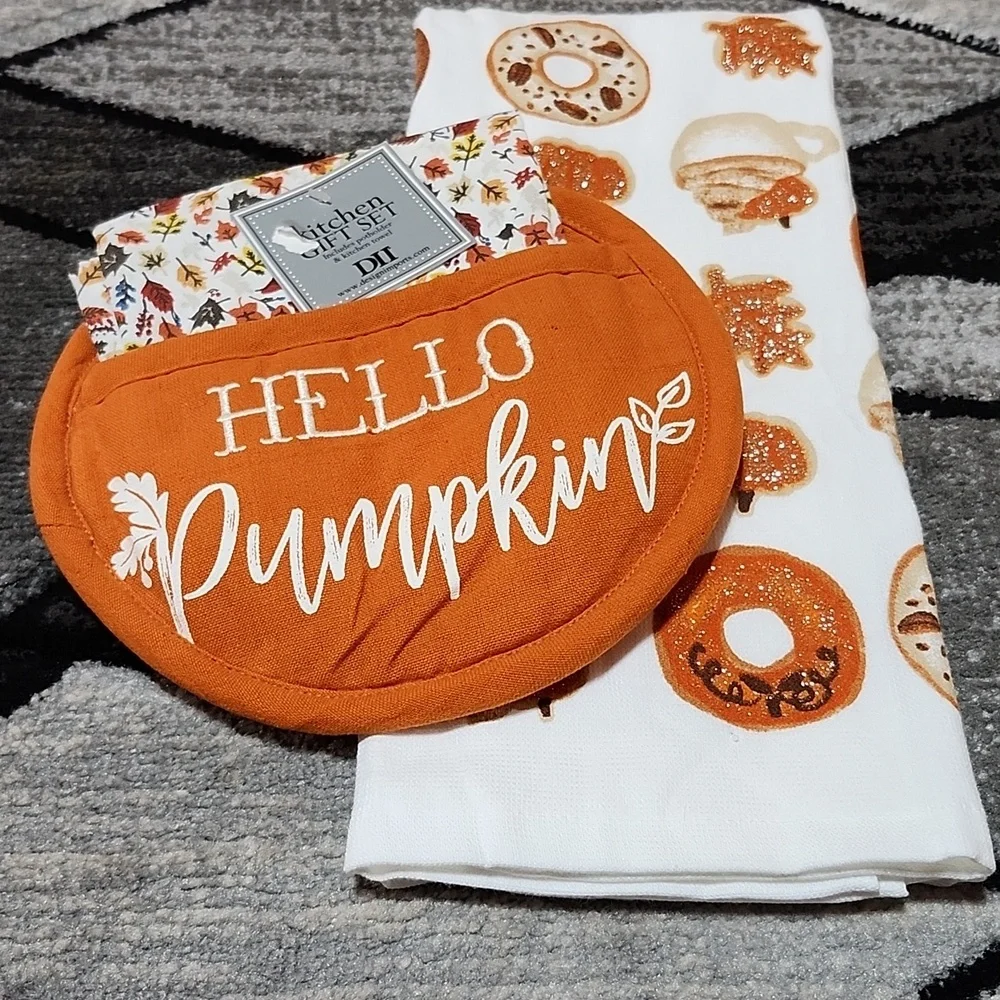HELLO PUMPKIN SHAPED POTHOLDER TOWELS GIFT SET  FALL THANKSGIVING HOILDAYS